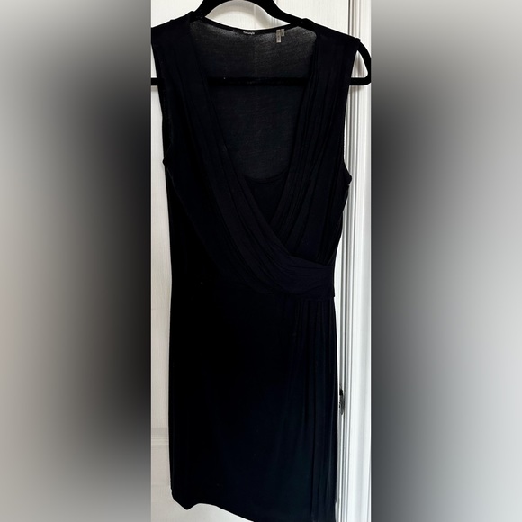 TAHARI THE LITTLE BLACK SLEEVELESS V-NECK DRESS SIZE XS - Picture 10 of 10